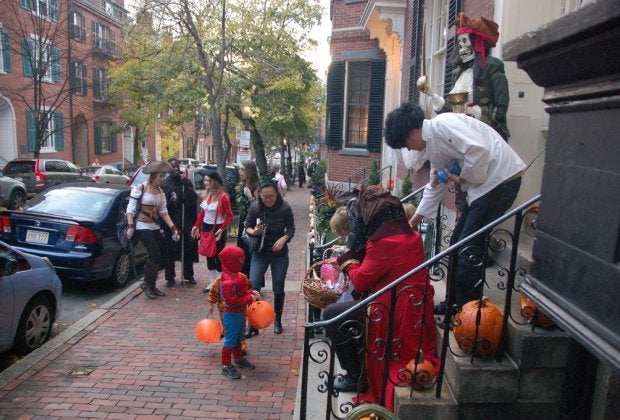 Beacon Hill is a great Boston neighborhood for trick or treating on Halloween 2025. Photo by Chris Devers/CC BY 2.0